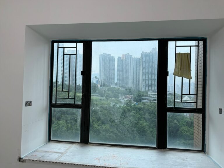 香港住宅鋁窗內望屋苑外景(合資格人士核對說明用,非個別公司工程)